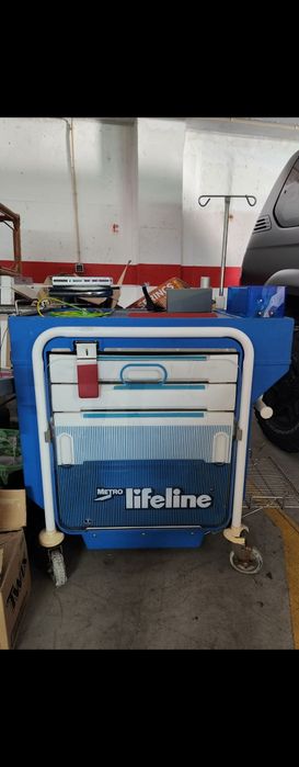 Vendo Carrinho de emergência metro Life line usado