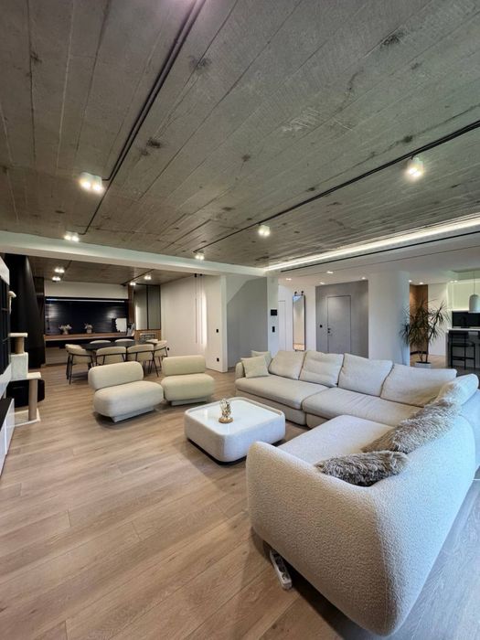 Продаж будинку з басейном ЦЕНТР поруч з театром