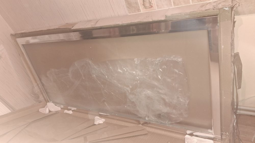 Душова кабінка скляна перегородка