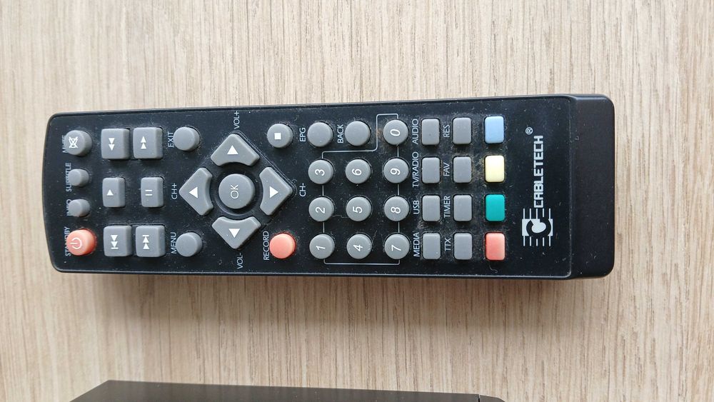 Dekoder DVBT Cabletech URZ 0083E z pilotem