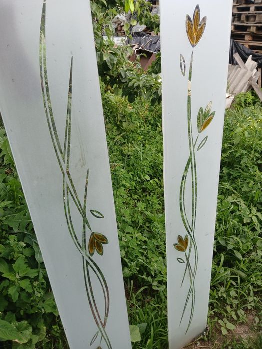 Стекло декоративне в двері 230 на 1600 у відмінному  стані