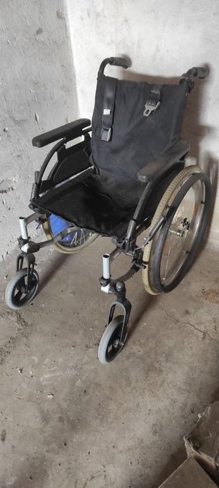 Инвалидная коляска б.у в отличном состоянии