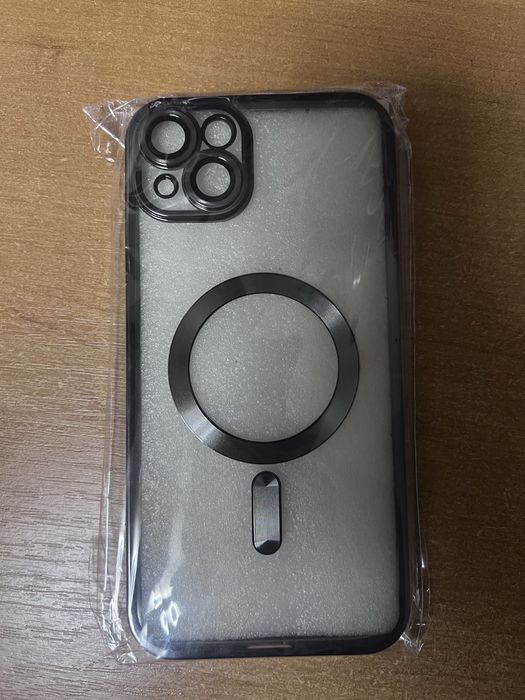 Продам магнітний чехол Iphone13