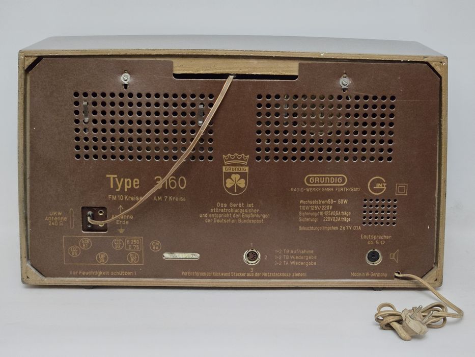 Rádio antigo reparado Grundig