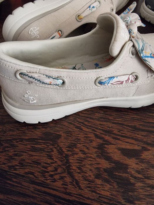 2 pares de Skechers on go
