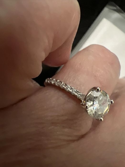 Гарна стильна каблучка