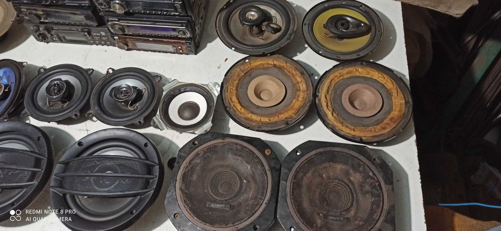 Динамики колонки магнитолы