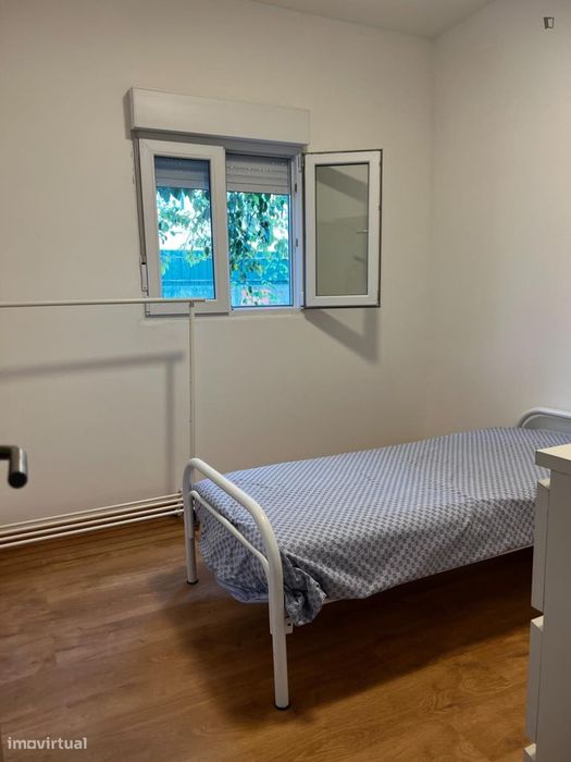 Quarto - localizado em Setubal