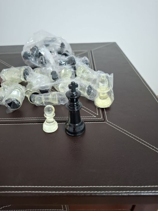 Mesa de Jogo 3-em-1 Premium (Xadrez, Damas e Gamão) – Impecável