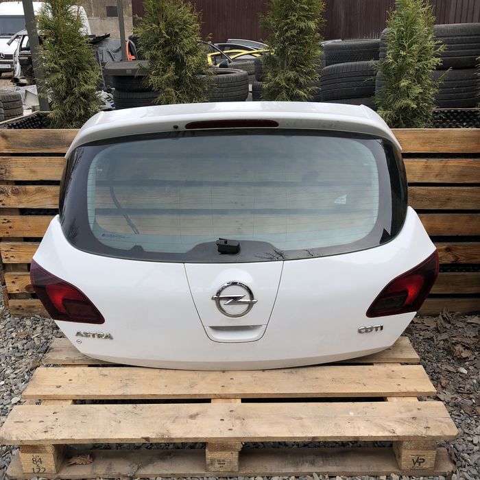 Кришка багажника ляда Opel Astra J 09-15р. хетчбек Опель Астра z40r
