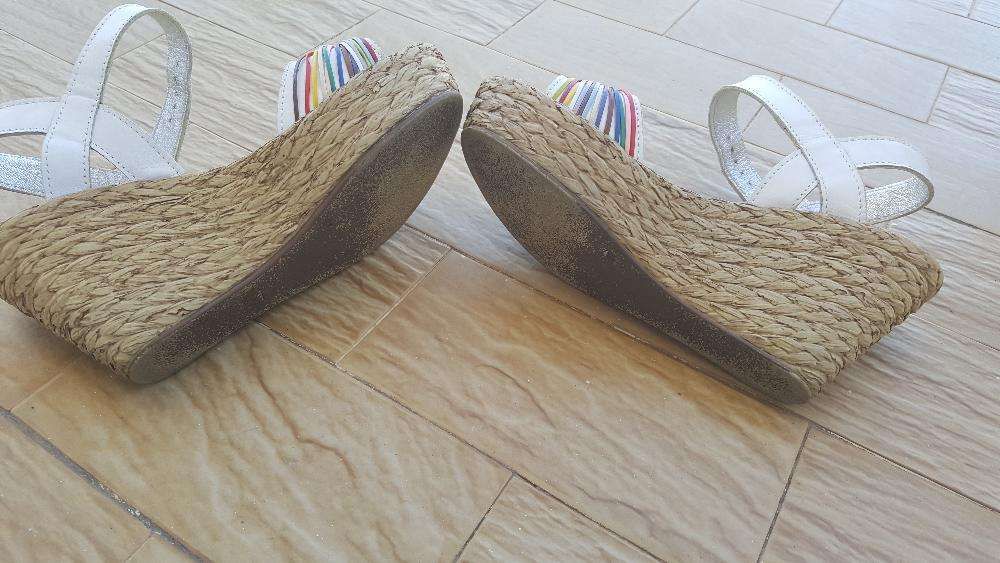 Sandálias coloridas 37