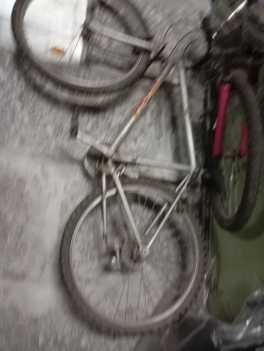 Bicicleta BTT cor cinza usada