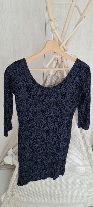 Granatowa dopasowana sukienka