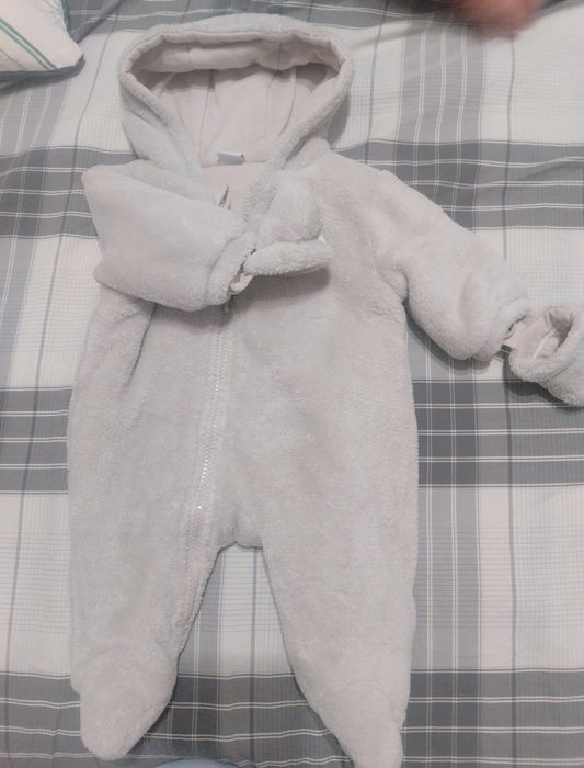 Дитячі речі комбінезони, курточки, взуття, коляска, годув. Стільчик