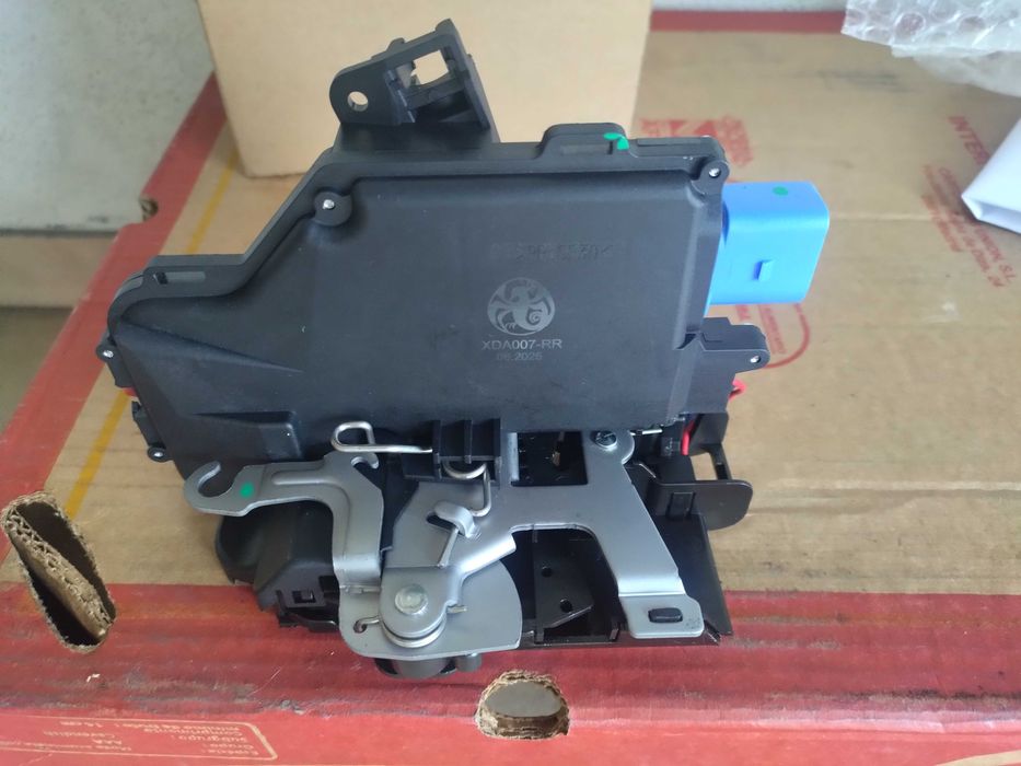 Fecho porta Golf V - Novo