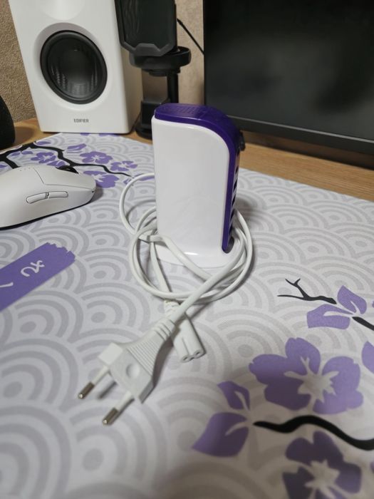 Зарядний пристрій на 6 портів