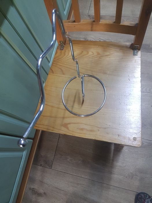 Stojak na ręcznik papierowy