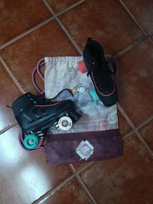 Patins de 4 rodas pretos