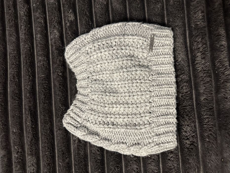 Тепла зимова шапочка