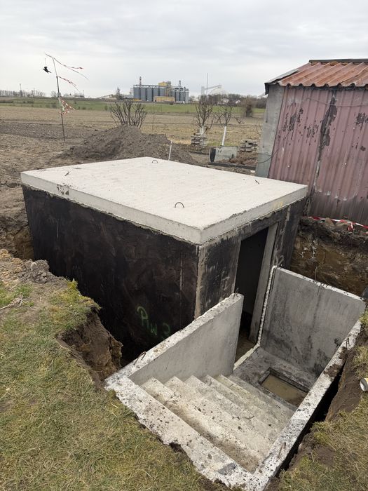 Piwnica płaska ziemianka spiżarnia