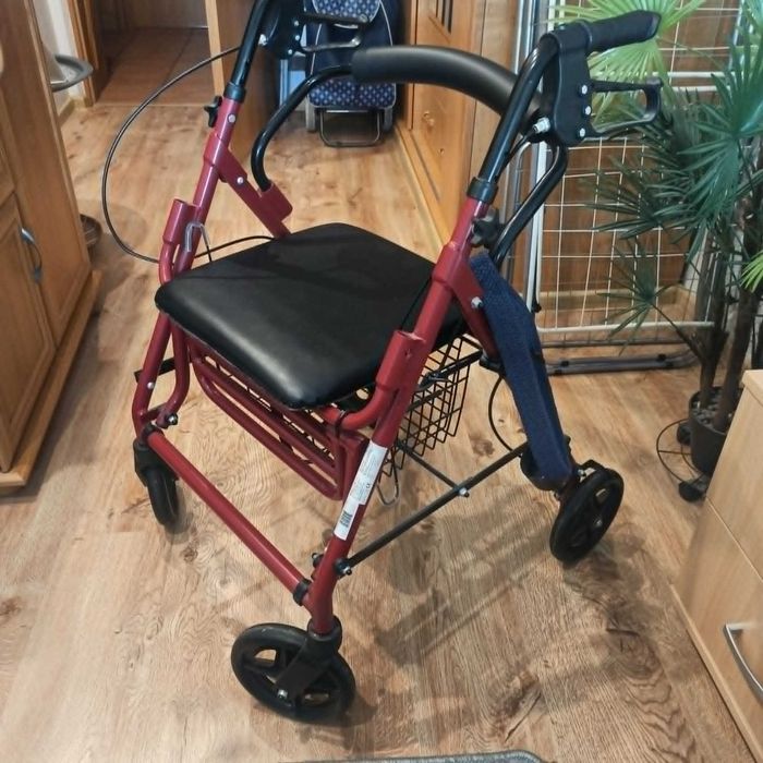 chodzik rehabilitacyny dla seniora