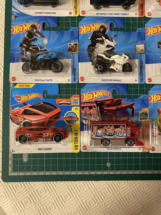 Hot wheels treasure hunt lote