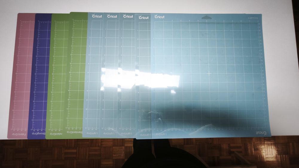 Cricut Maker 4 (Excelente Estado) + Lote de 9 Tapetes de Corte