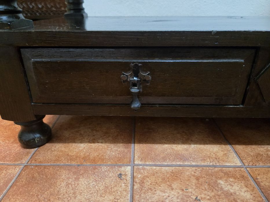 Mesa de apoio antiga em madeira