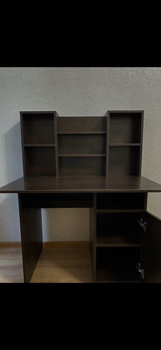 Письмовий стіл. Колір ДСП венге