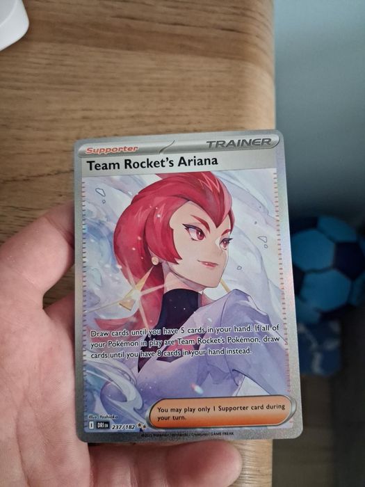 Karta pokemon z postacią