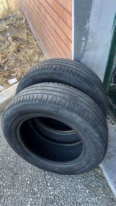 Dois pneus Michelin 195 / 65 R 15 Primacy 4 - kangoo