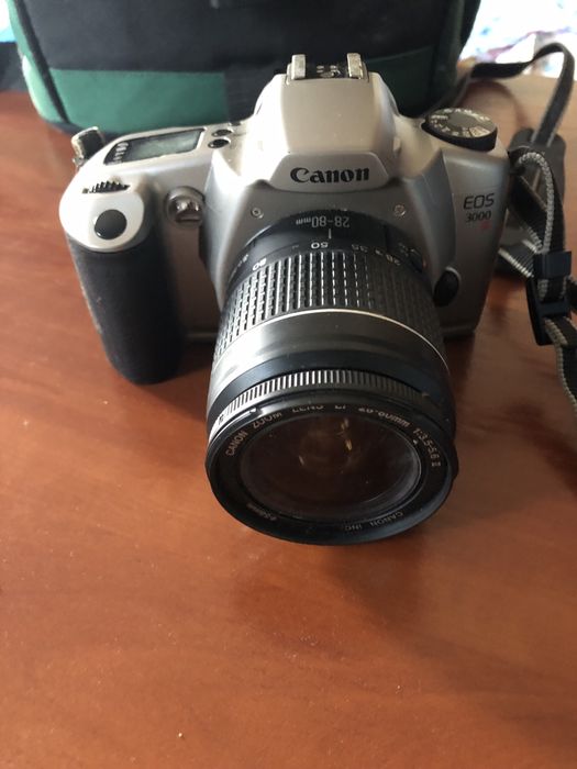 Фотоапарат Canon EOS 3000