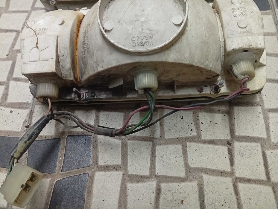 Farolins traseiros Datsun 1200