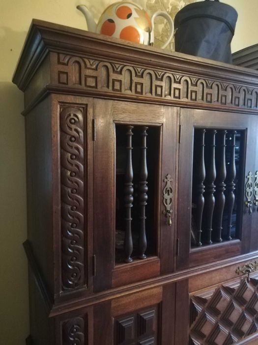 Armário esculpido madeira maciça estilo séc XVII