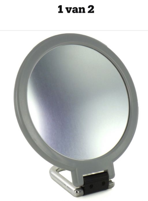 Макияжное увеличивающее зеркалo.