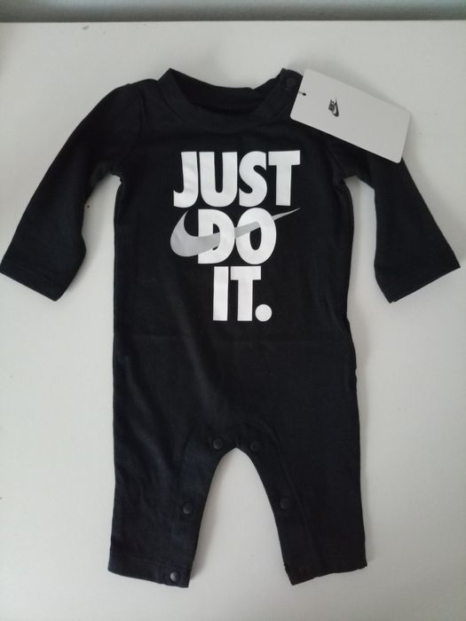 NOWE śpioszki Nike z metką