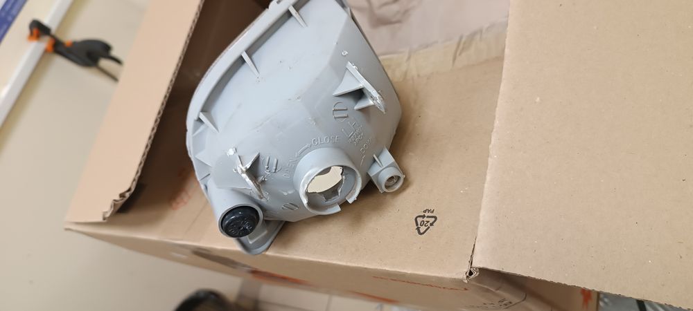 Протитуманна фара лачеті.