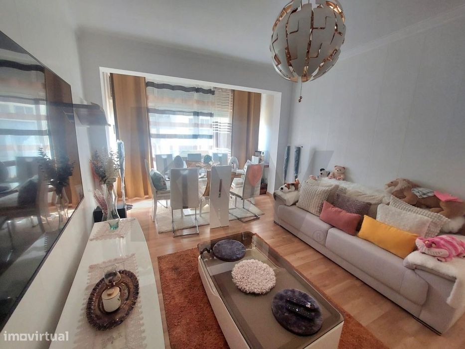 T2 Renovado com Varanda, Sala Ampla e Luz Natural – Pronto a Habitar!