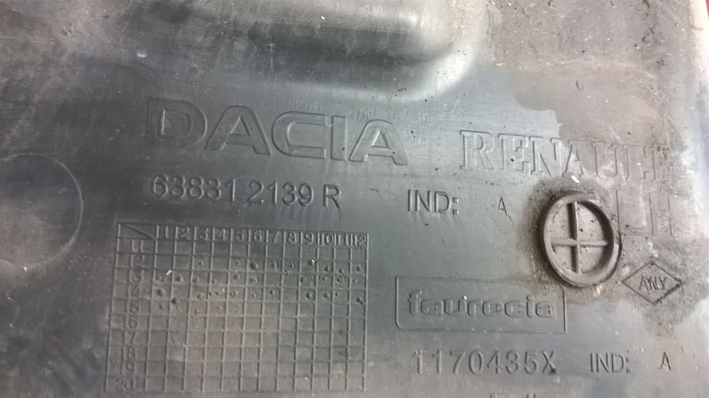 Plástico Proteção Cava de Roda Esq - 638312139R - DACIA SANDERO II