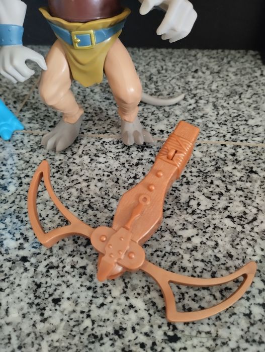 Gárgulas figuras boneco
