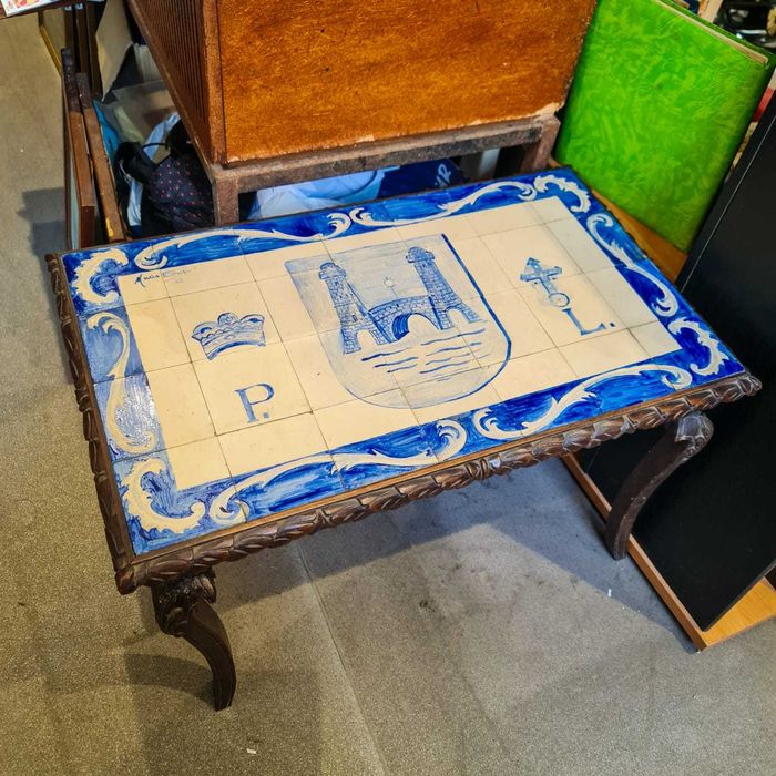 Mesa Madeira Tampo Azulejo Pintado à Mão – Mário Emílio 1968