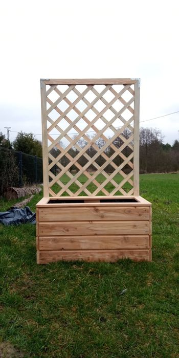 Donica drewniana z pergolą