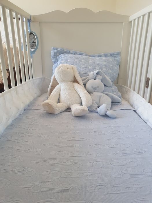 Berço/Cama IKEA SMÅGÖRA – Como novo, com colchão incluído!