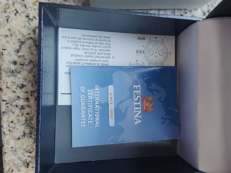 Relógio Festina com caixa e documentos