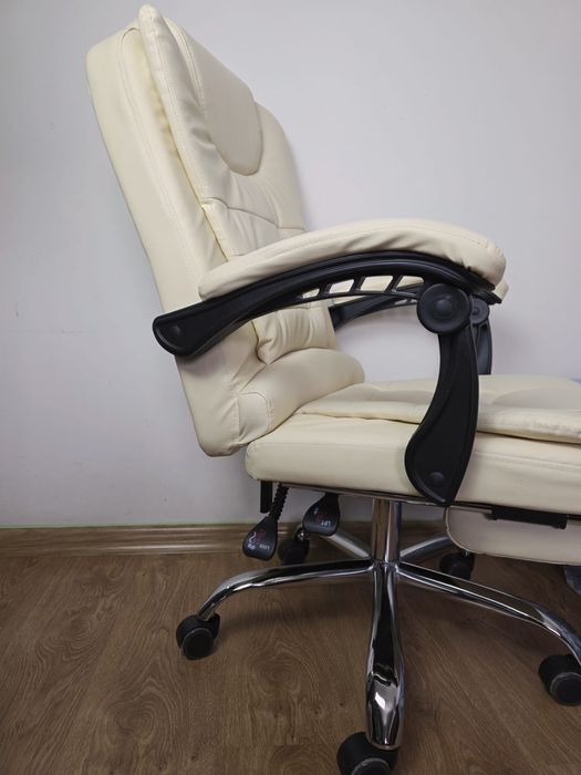 Fotel obrotowy biurowy z podnóżkiem kremowy regulowany