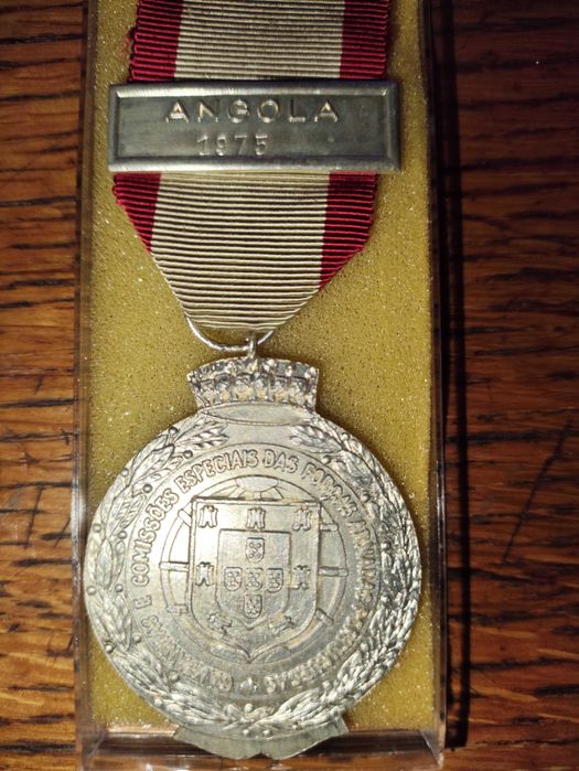 Medalha Comemorativa  Campanhas e Comissões de Serviços Especiais 1975
