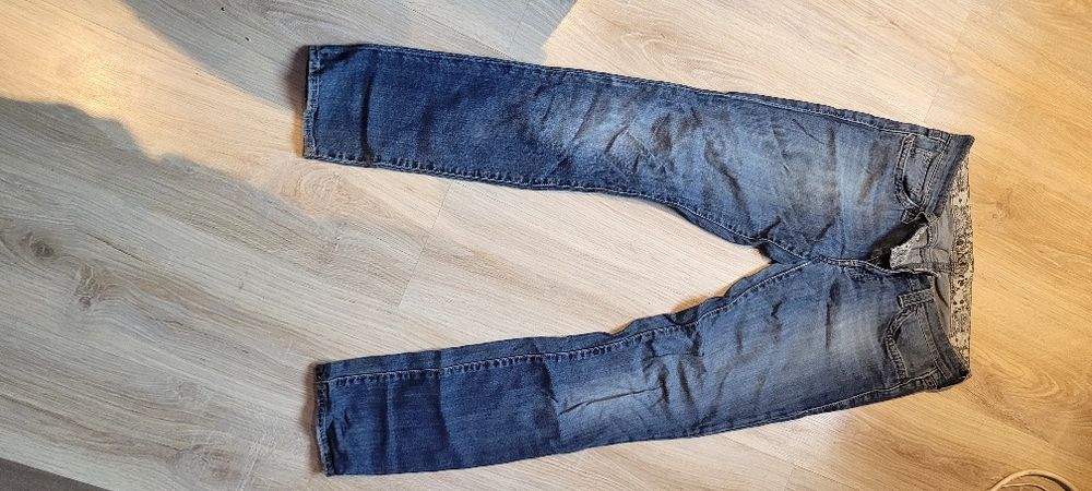 Pizama i 2 pary jeansów skinny i proste nogawki