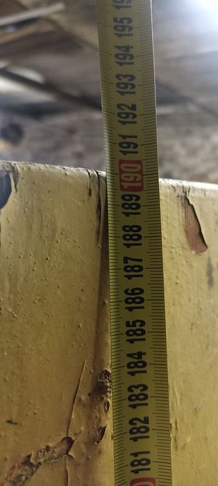 Drzwi drewniane zabytkowe . Zawiasy kute