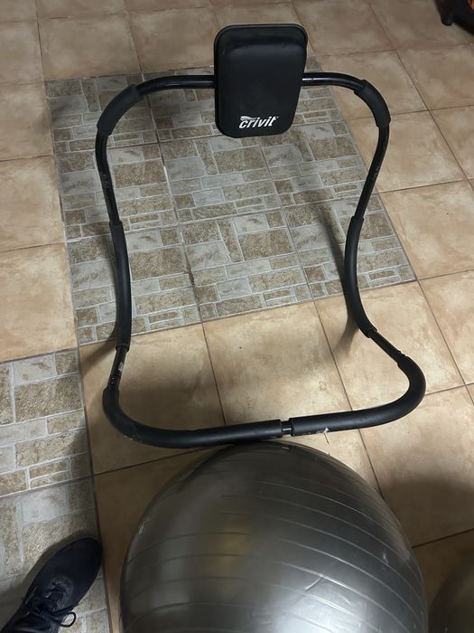 Duas bolas de pilates e arco de abdominais