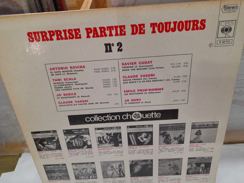 2 discos em Vinil LP, " SURPRISE PARTIE DE TOUJOURS nº 2 " e "ELIZABETH SERANADE " muito antigos em bom estado.